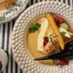 Kycklingbrost med potatispuré och smorad rostad kycklingsky