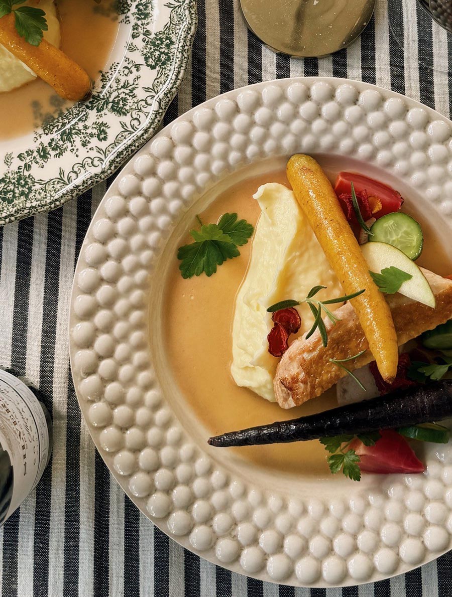 You are currently viewing Kycklingbröst med potatispuré och smörad rostad kycklingsky