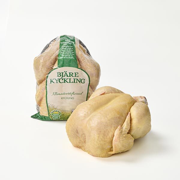 Hel färsk kyckling från Bjärefågel, paketerad.